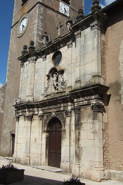 3-8-07 Dieulouard.JPG - Ankunft nach "nur" 20 Kilometern in Dieulouard mit mittelalterlicher Kirche Saint-Laurent: Der Heilige Sebastian steht hier in einer Nische im 1739 angebauten Seitenteil ...